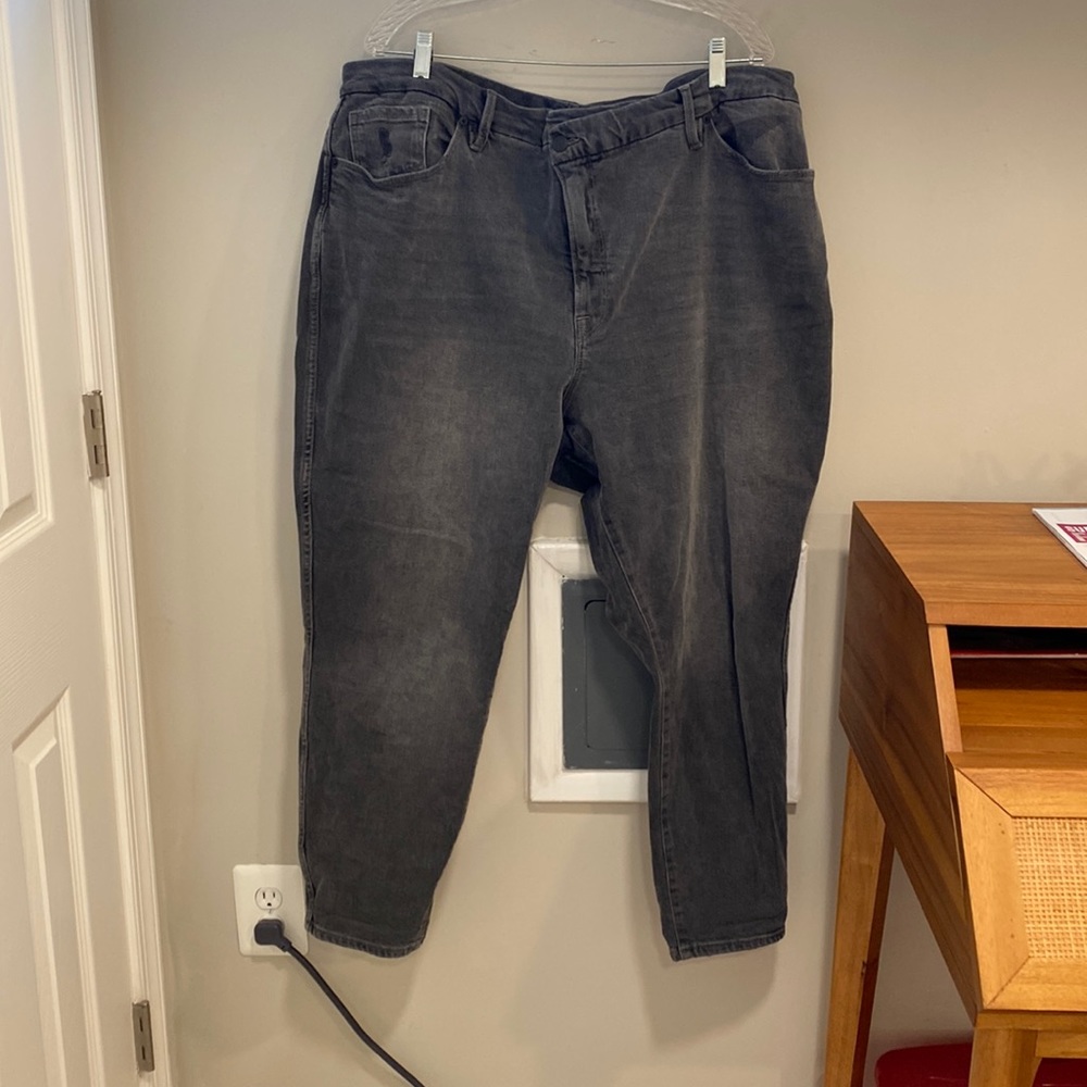 Good American skinny jeans in a faded black/grey wash. Worn once. Size 20W.